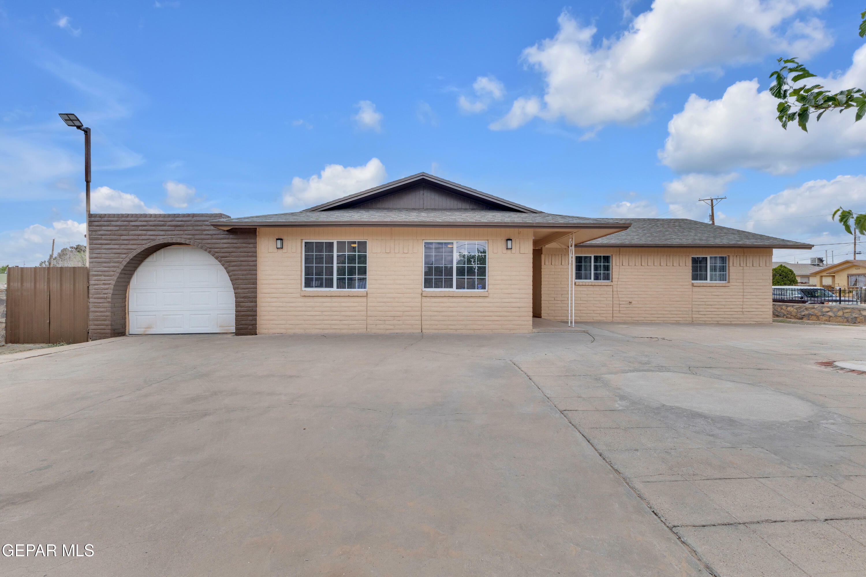 Property Photo: 589 Gallagher Street TX 79915