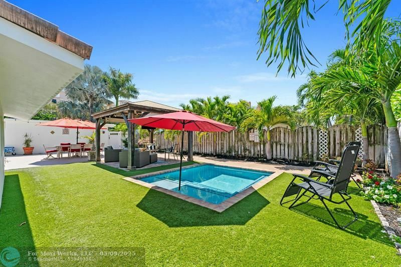 Property Photo: 2507 NE 33rd Ave FL 33305
