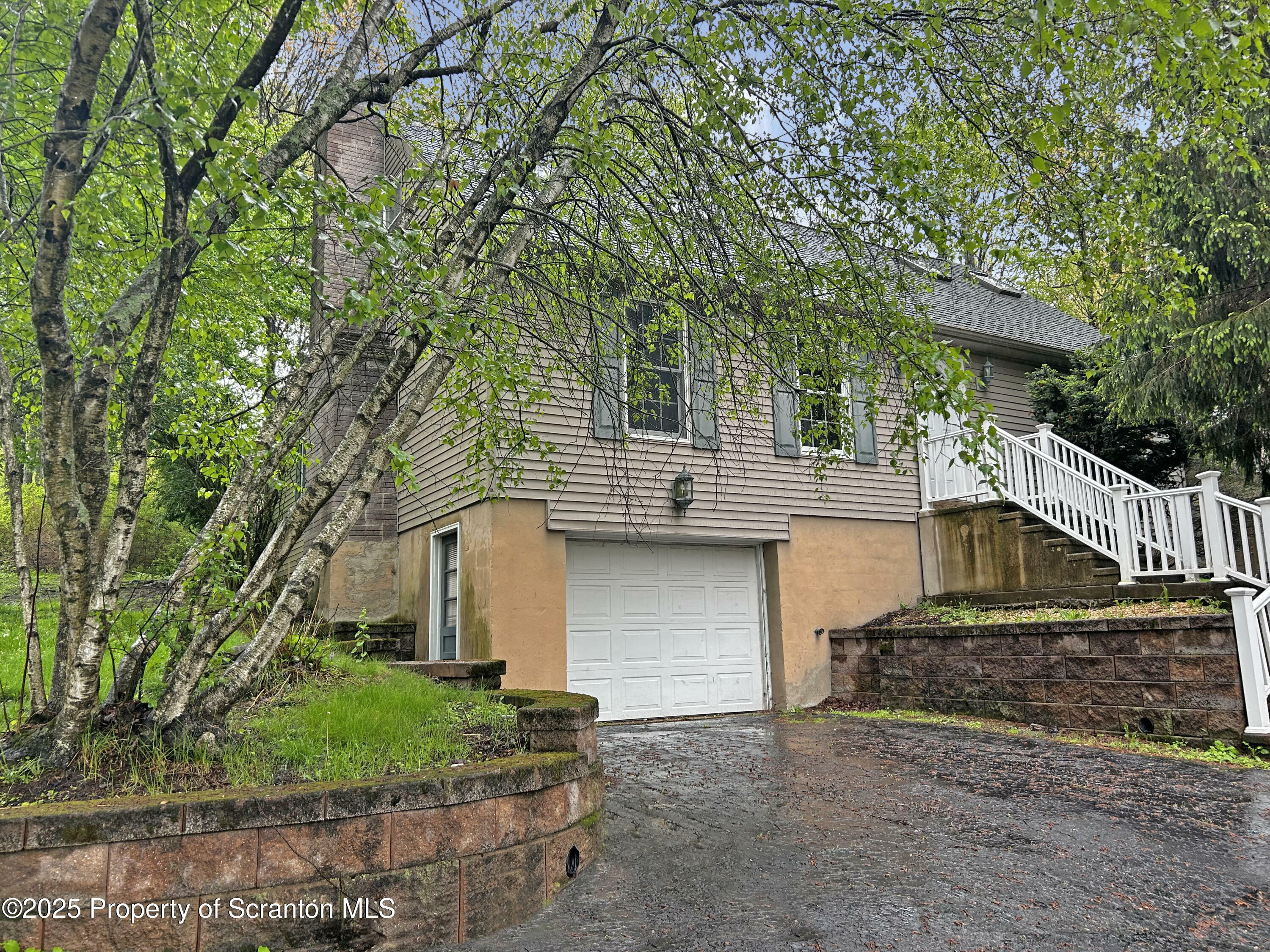 Property Photo: 203 Willow Road PA 18414