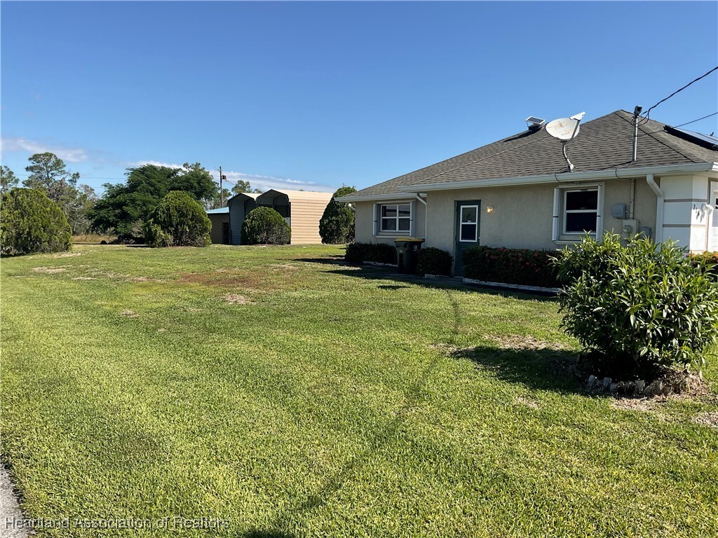 Property Photo: 216 Chicago Way NE FL 33852