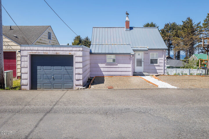 Property Photo: 3039 NW Oar Drive OR 97367