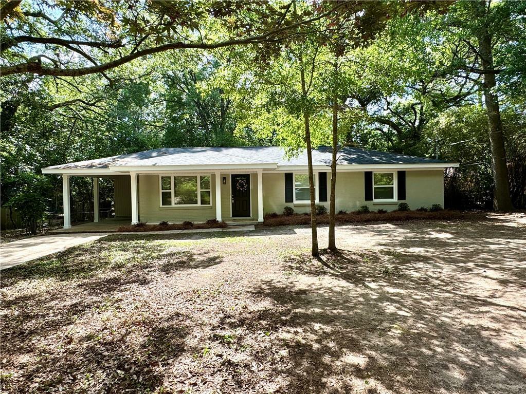 Property Photo: 113 Hilltop Drive E AL 36608