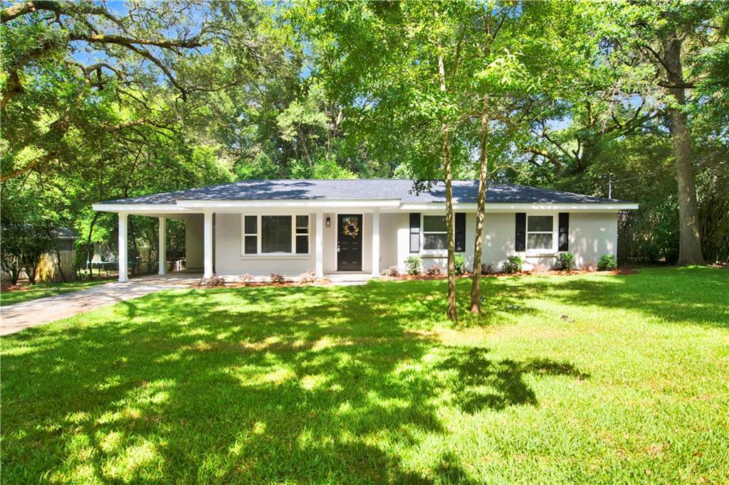 Property Photo: 113 Hilltop Drive E AL 36608