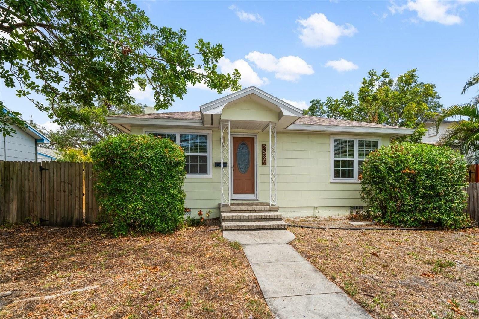 Property Photo: 2585 9th Avenue N FL 33713