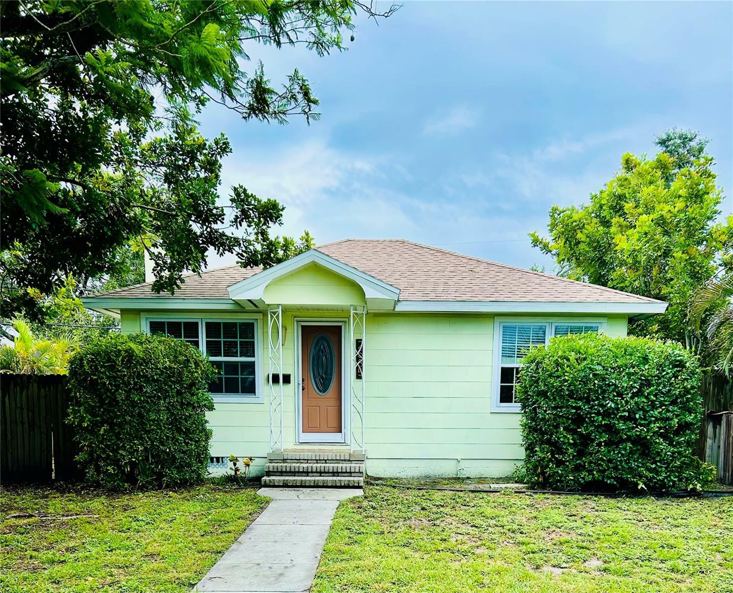 Property Photo: 2585 9th Avenue N FL 33713