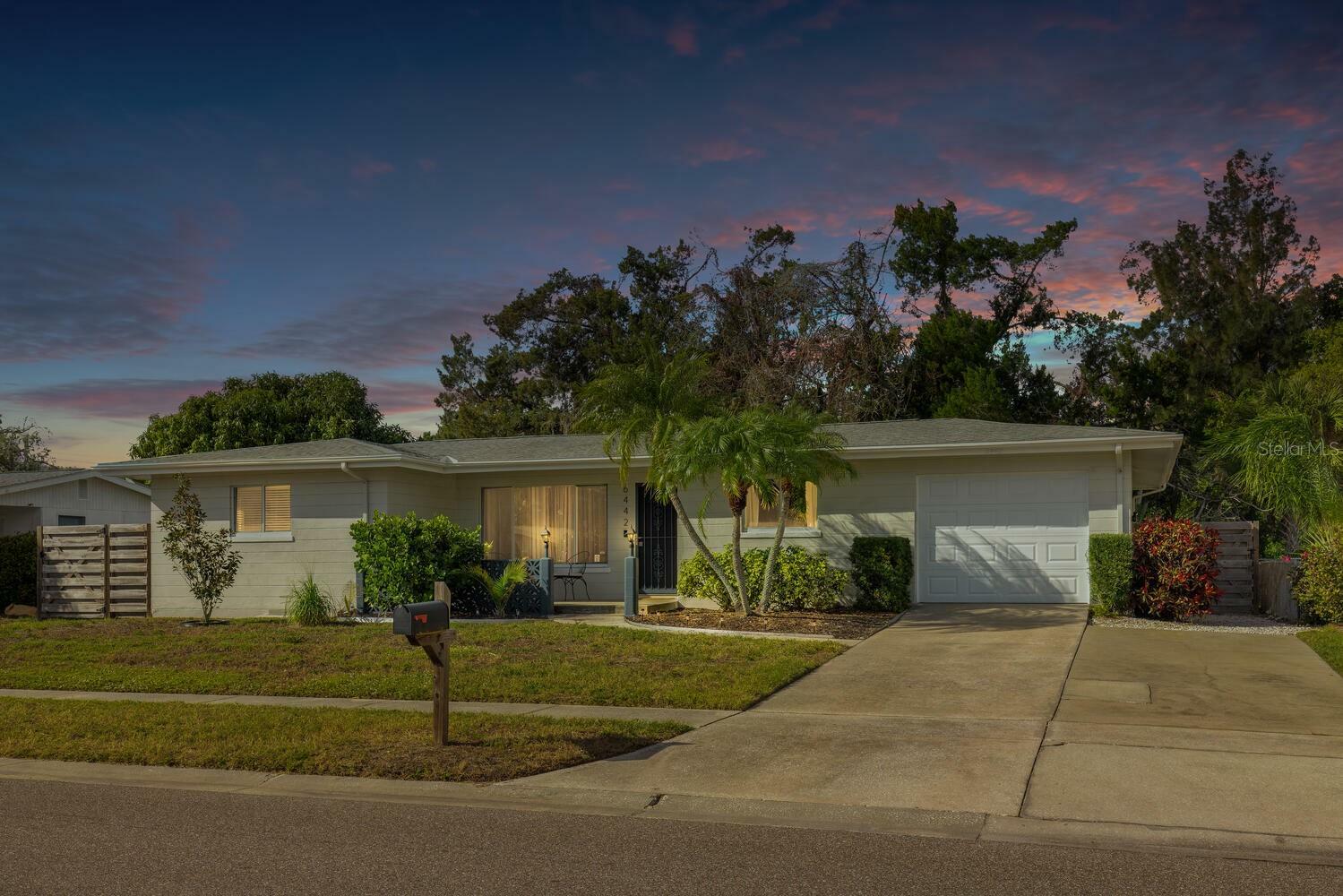 Property Photo:  6442 Colonial Drive  FL 34231 