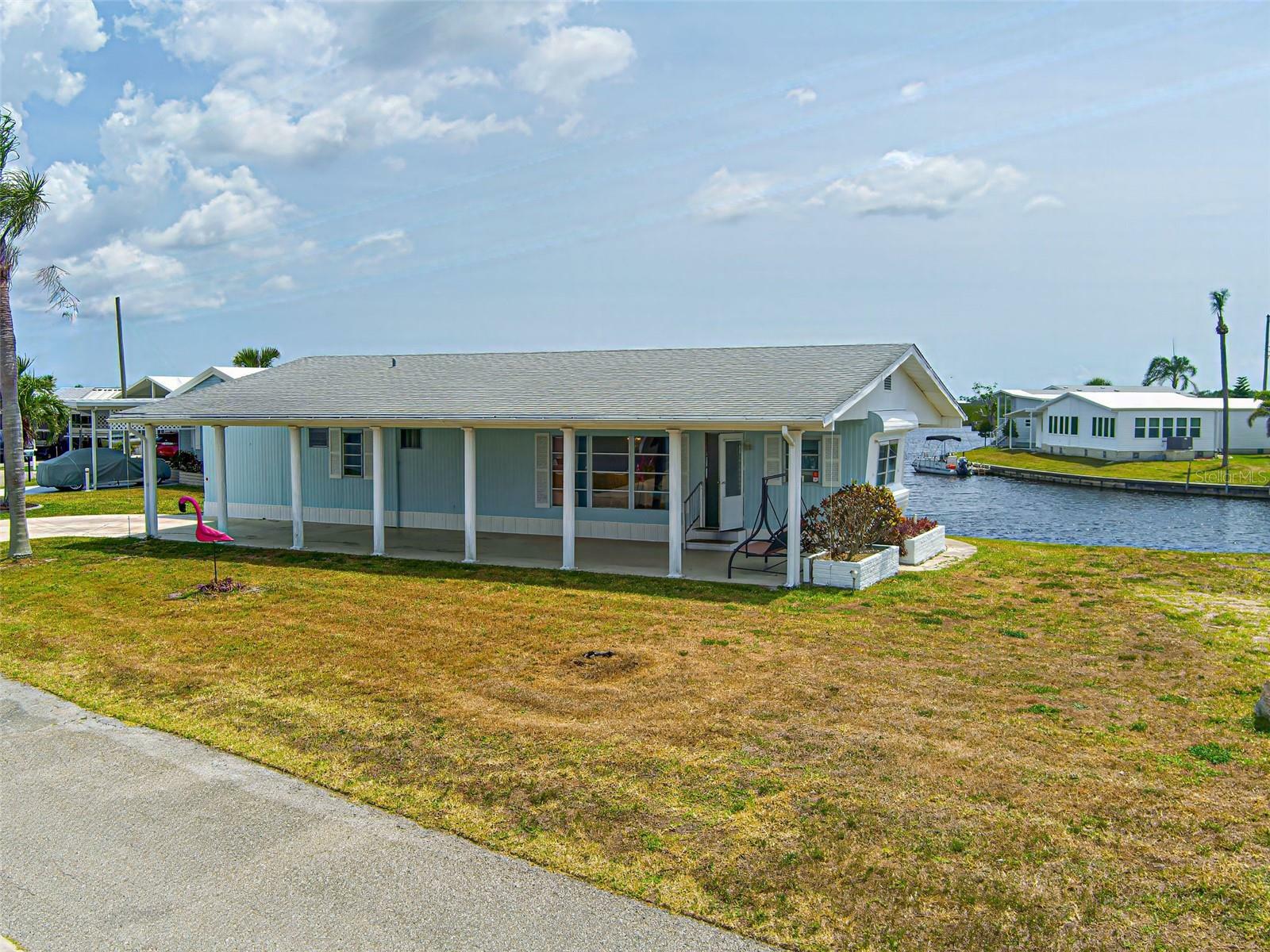 Property Photo: 522 Clarion Place FL 34287