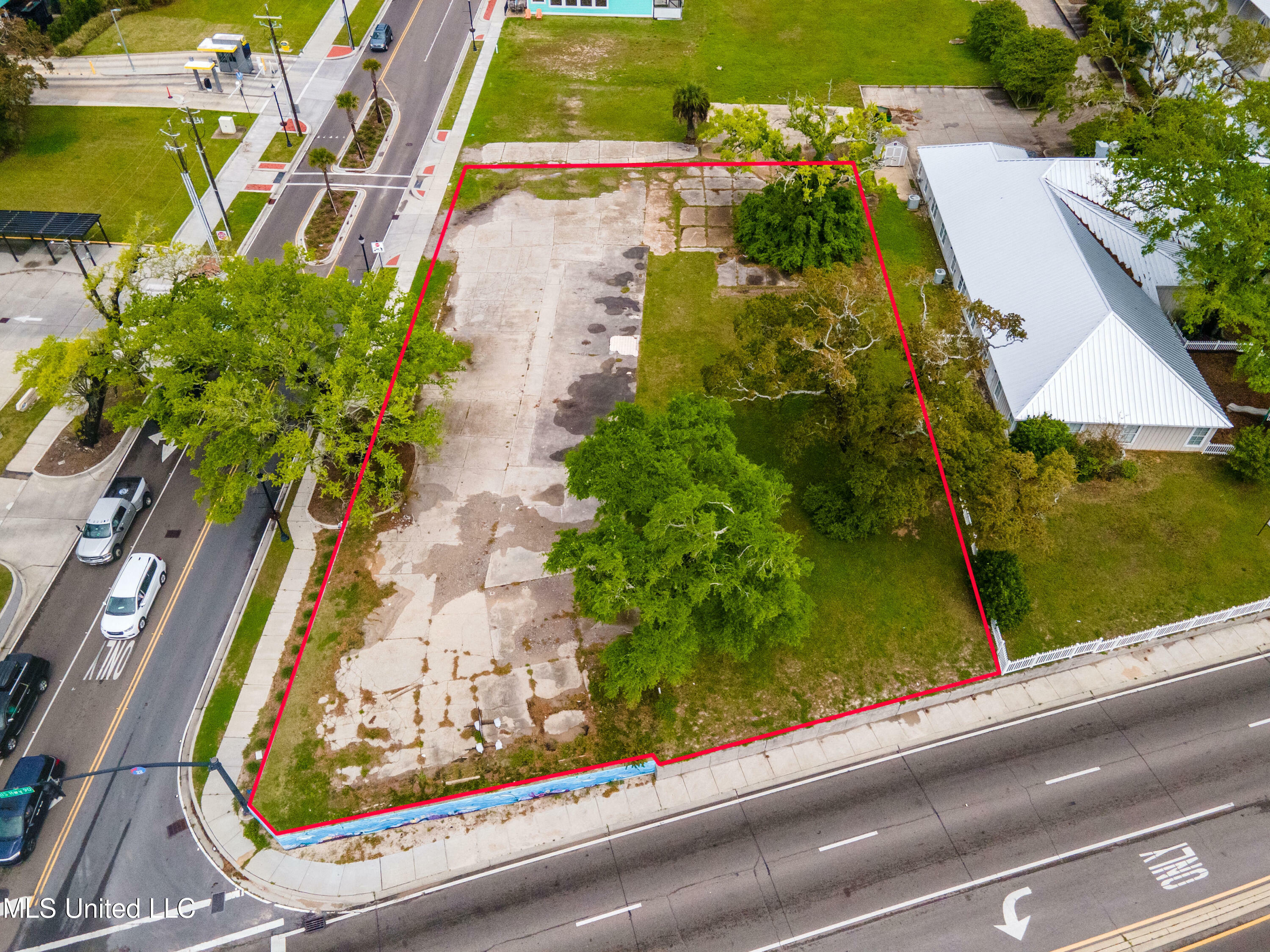 Property Photo: 1940 E Beach Boulevard MS 39501