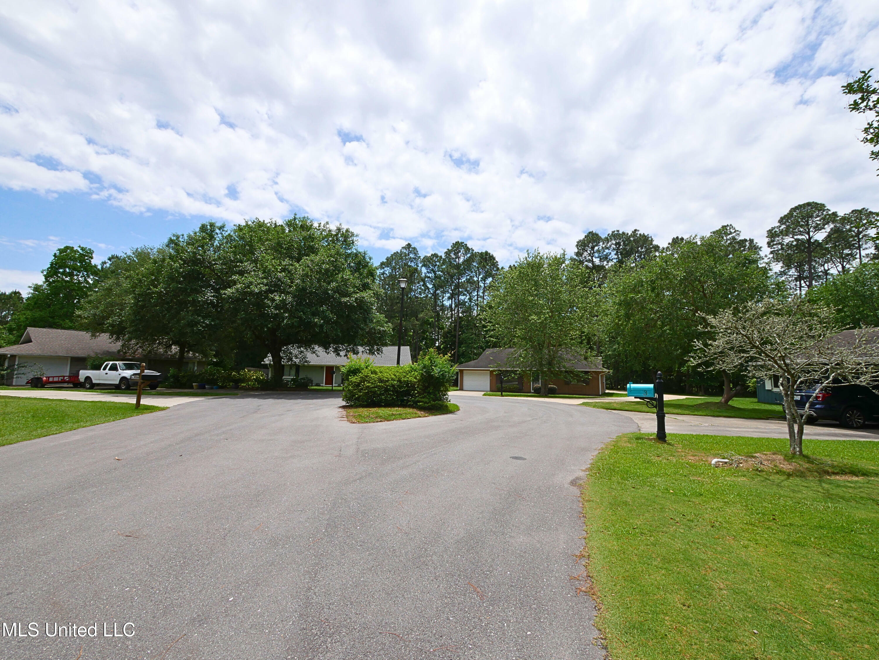 Property Photo: 4 Live Oak Court MS 39525