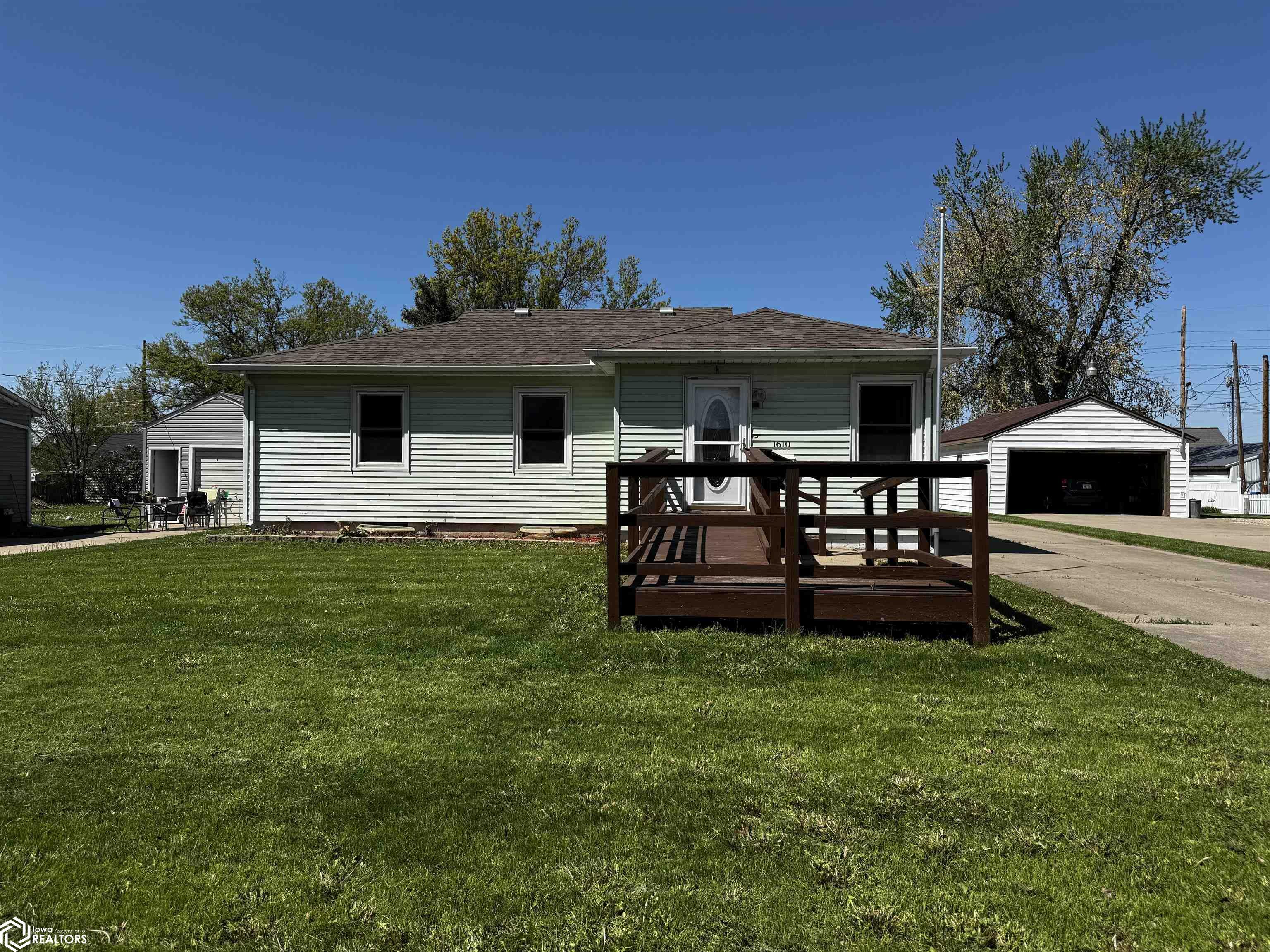 Property Photo: 1610 Elder Drive IA 50158