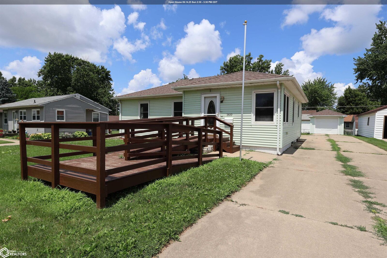 Property Photo: 1610 Elder Drive IA 50158