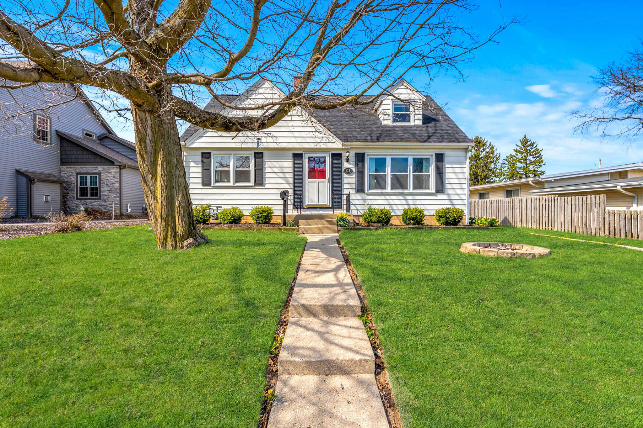 Property Photo: 224 Menomonee Ave WI 53172
