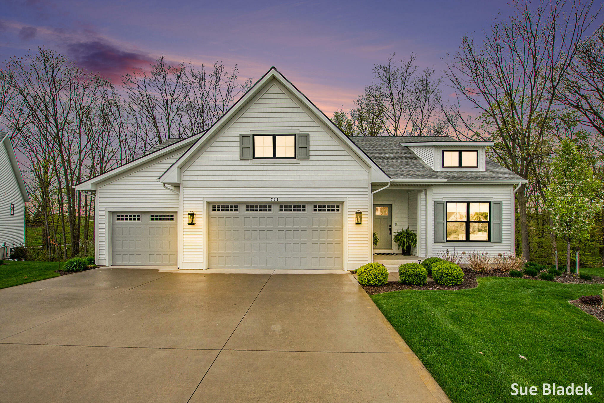 Property Photo: 731 Stonebriar Circle MI 49418