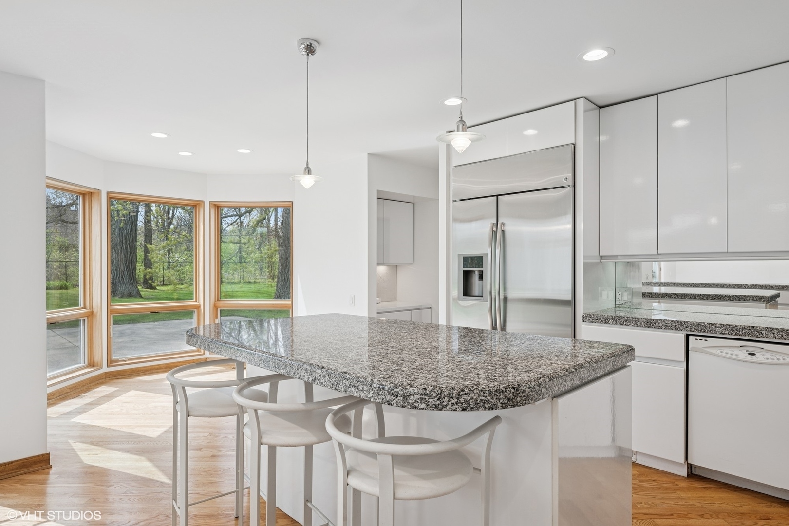 Property Photo: 1000 Blackhawk Lane IL 60015