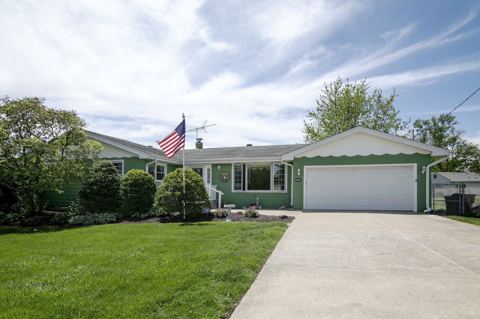 16028 Laramie Avenue  Oak Forest IL 60452 photo