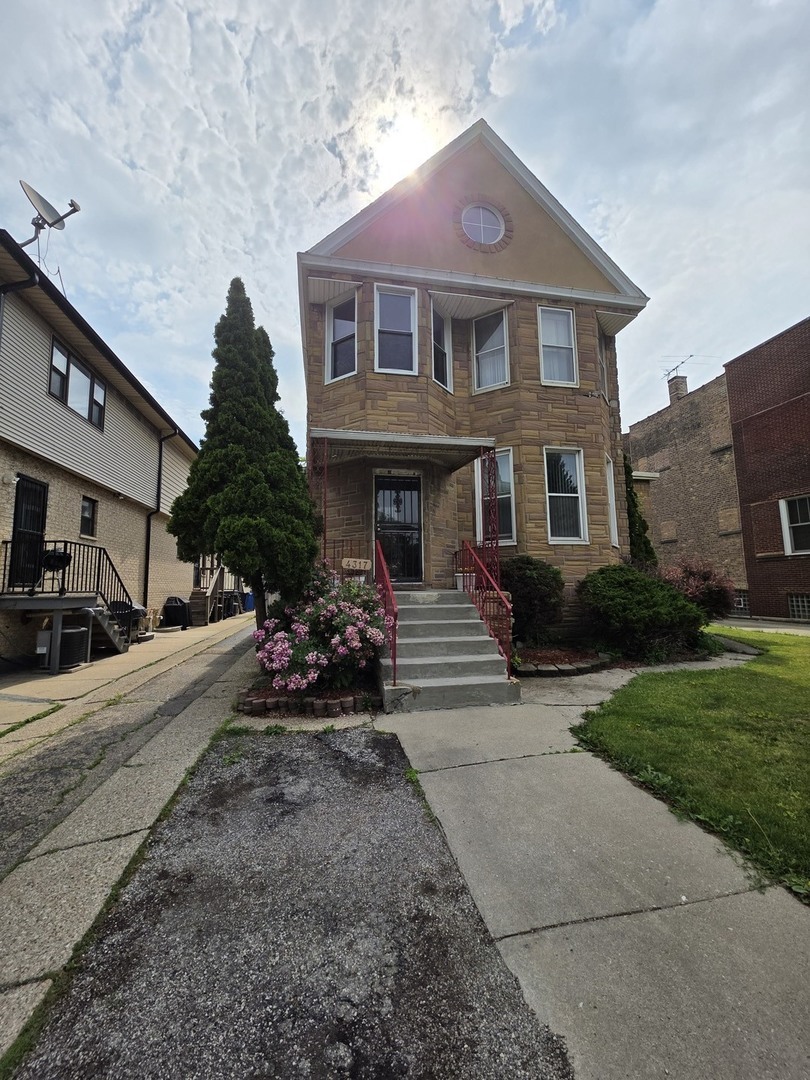 Property Photo: 4317 N Kedvale Avenue IL 60641
