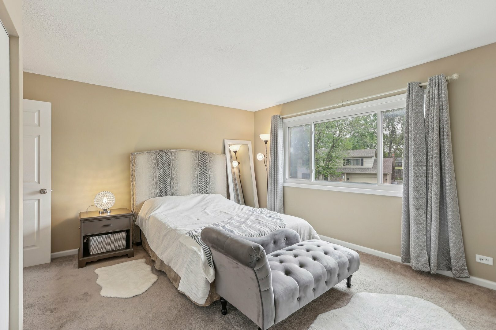 Property Photo: 719 Coral Avenue IL 60103