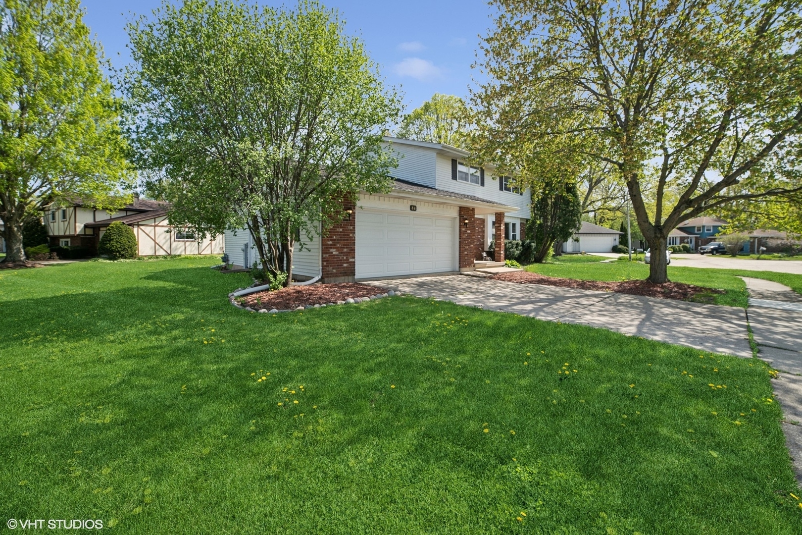 Property Photo: 86 Brookside Drive IL 60123