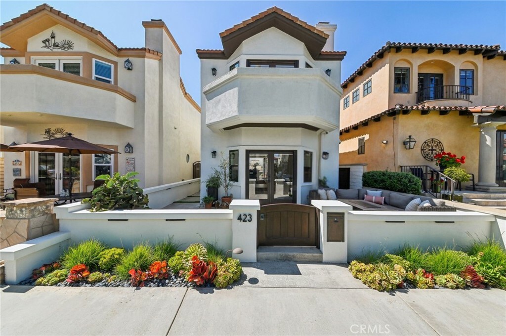Property Photo: 423 10th Street CA 92648