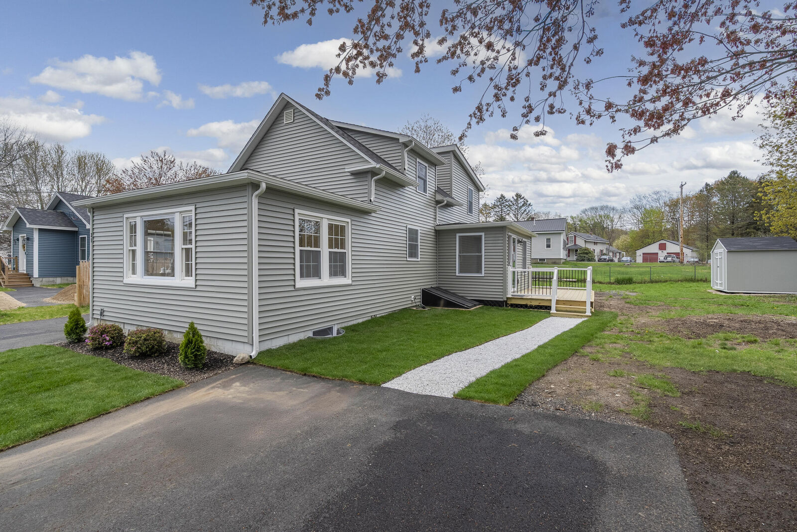 Property Photo:  31 Wood Avenue  ME 04072 