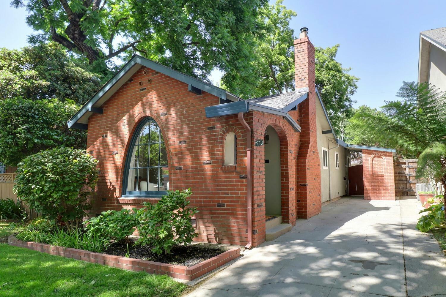 Property Photo: 1933 Vallejo Way CA 95818