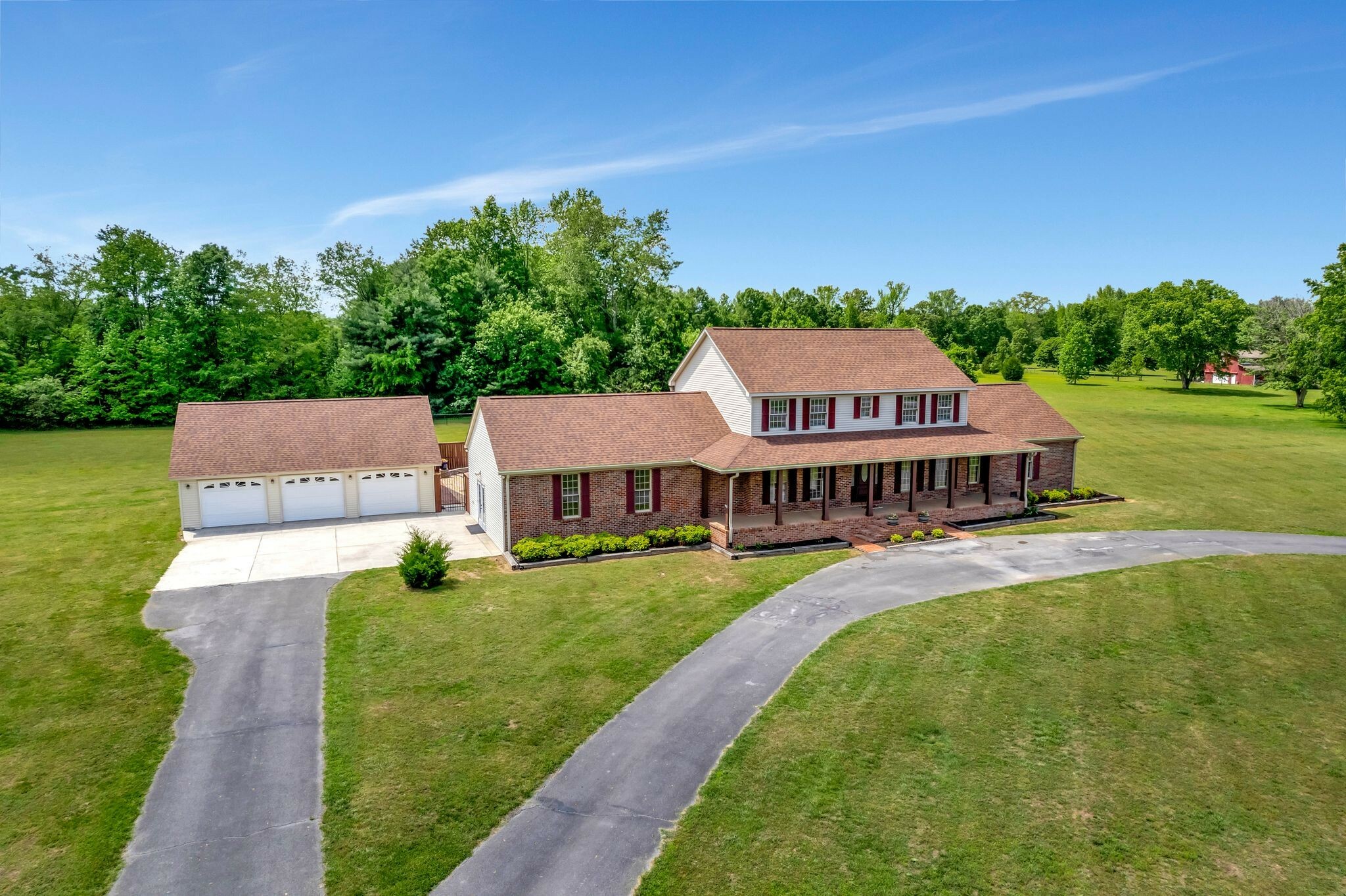 Property Photo: 180 Hermitage Dr TN 37388