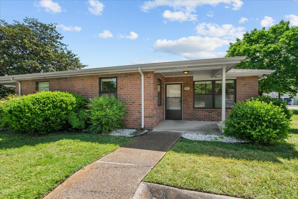 Property Photo: 327 Deer Lake Dr TN 37221