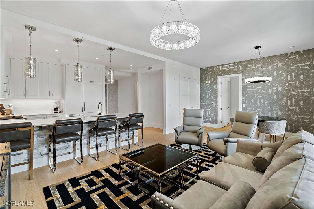 Property Photo: 850 Central Avenue 202 FL 34102