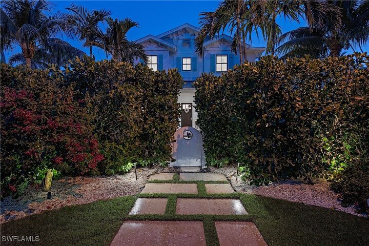 Property Photo: 160 Broad Avenue S FL 34102