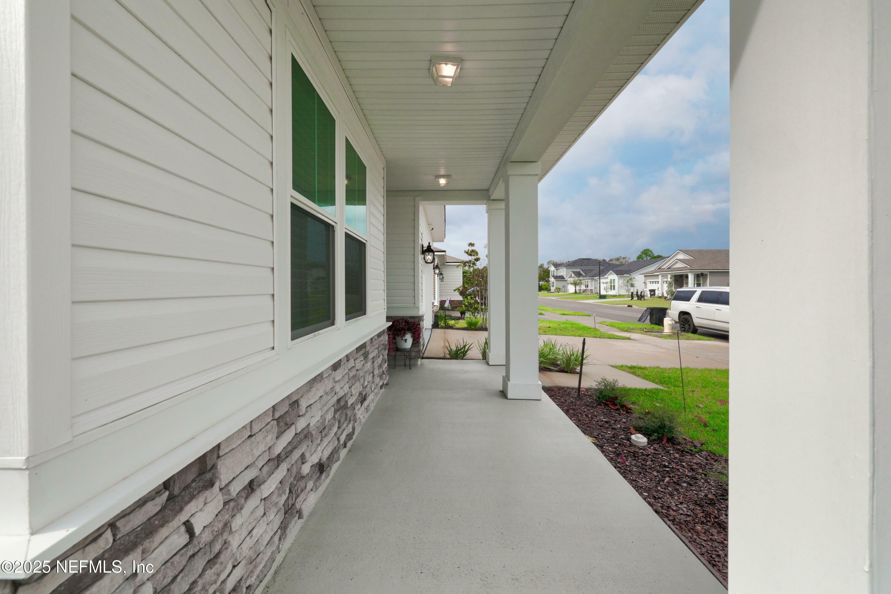 Property Photo: 618 Honeycomb Trail FL 32095