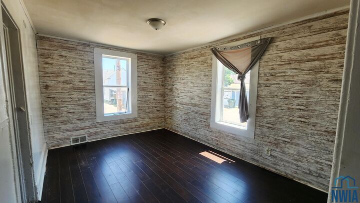 Property Photo: 1012 1/2 Virginia St IA 51105