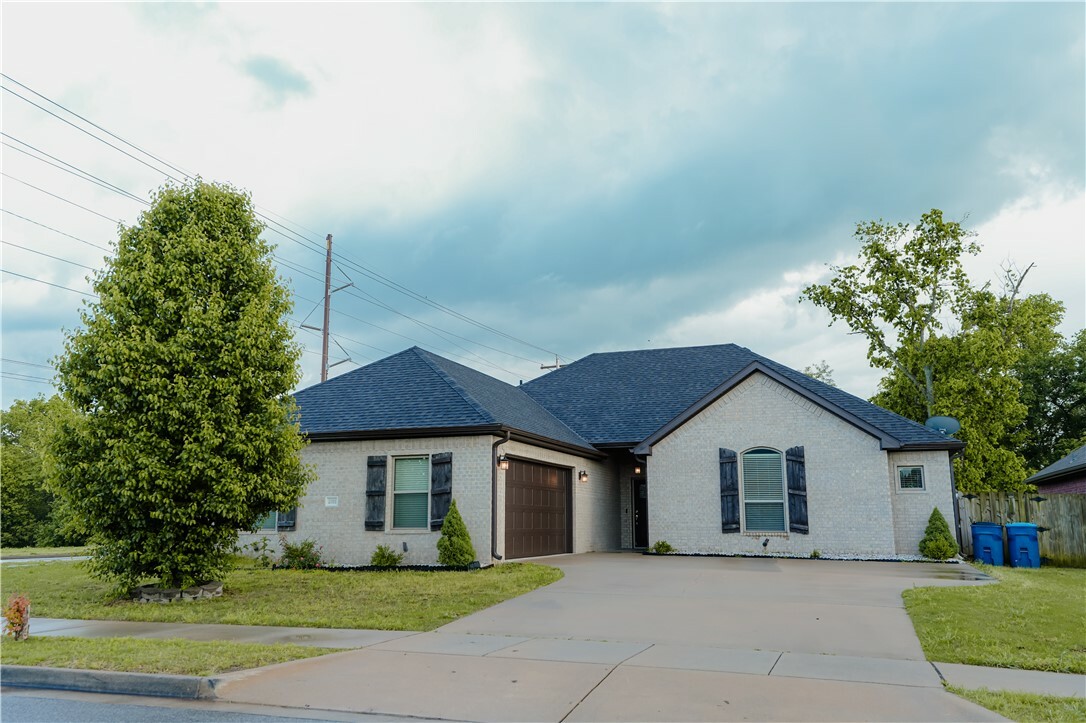 Property Photo: 2901 SW Briar Creek Avenue AR 72713