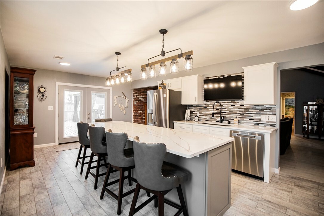 Property Photo: 2746 W White Oak Drive AR 72758