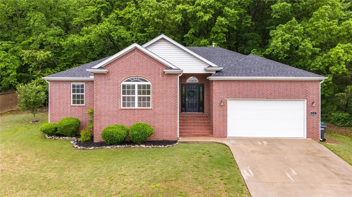Property Photo: 701 W Thornstone Avenue AR 72774
