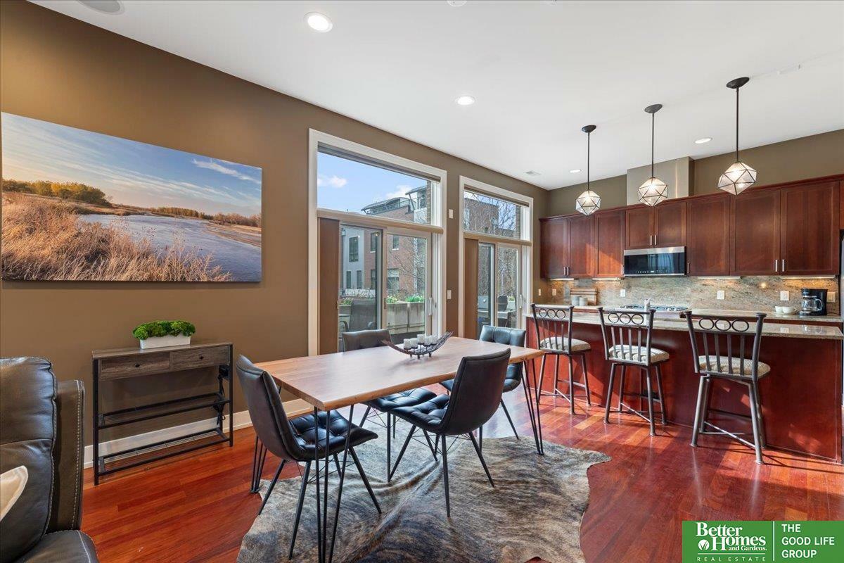 Property Photo: 917 S 10th Court NE 68108