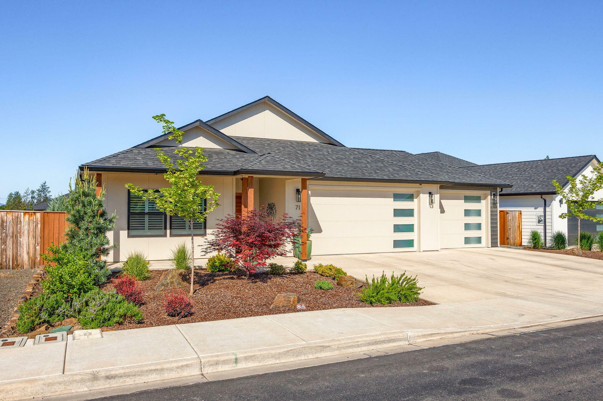 Property Photo: 71 Woodlands Drive OR 97524