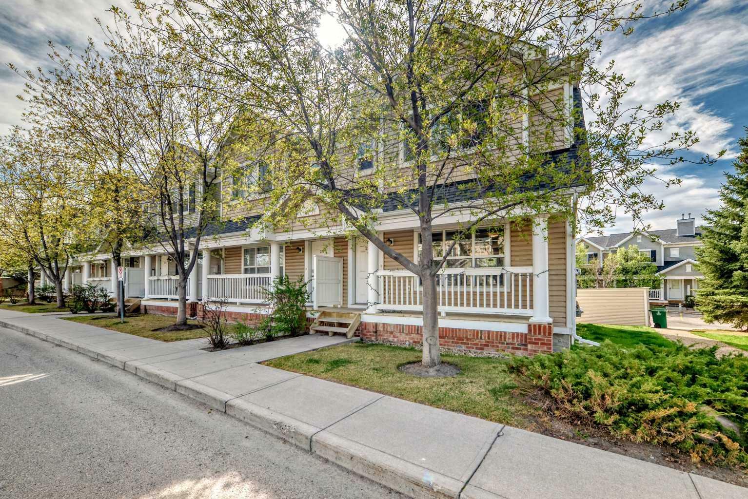 Photo de la propriété: 29 Country Village Gate NE AB T3K 0E7