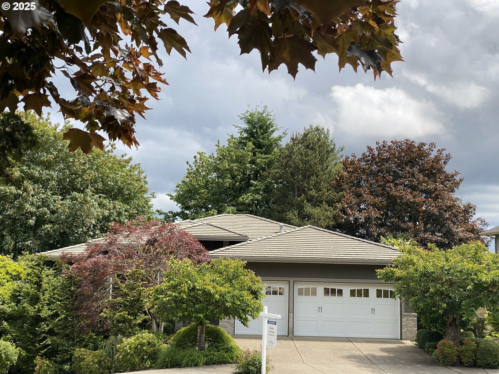 Property Photo: 22040 Shannon Pl OR 97068