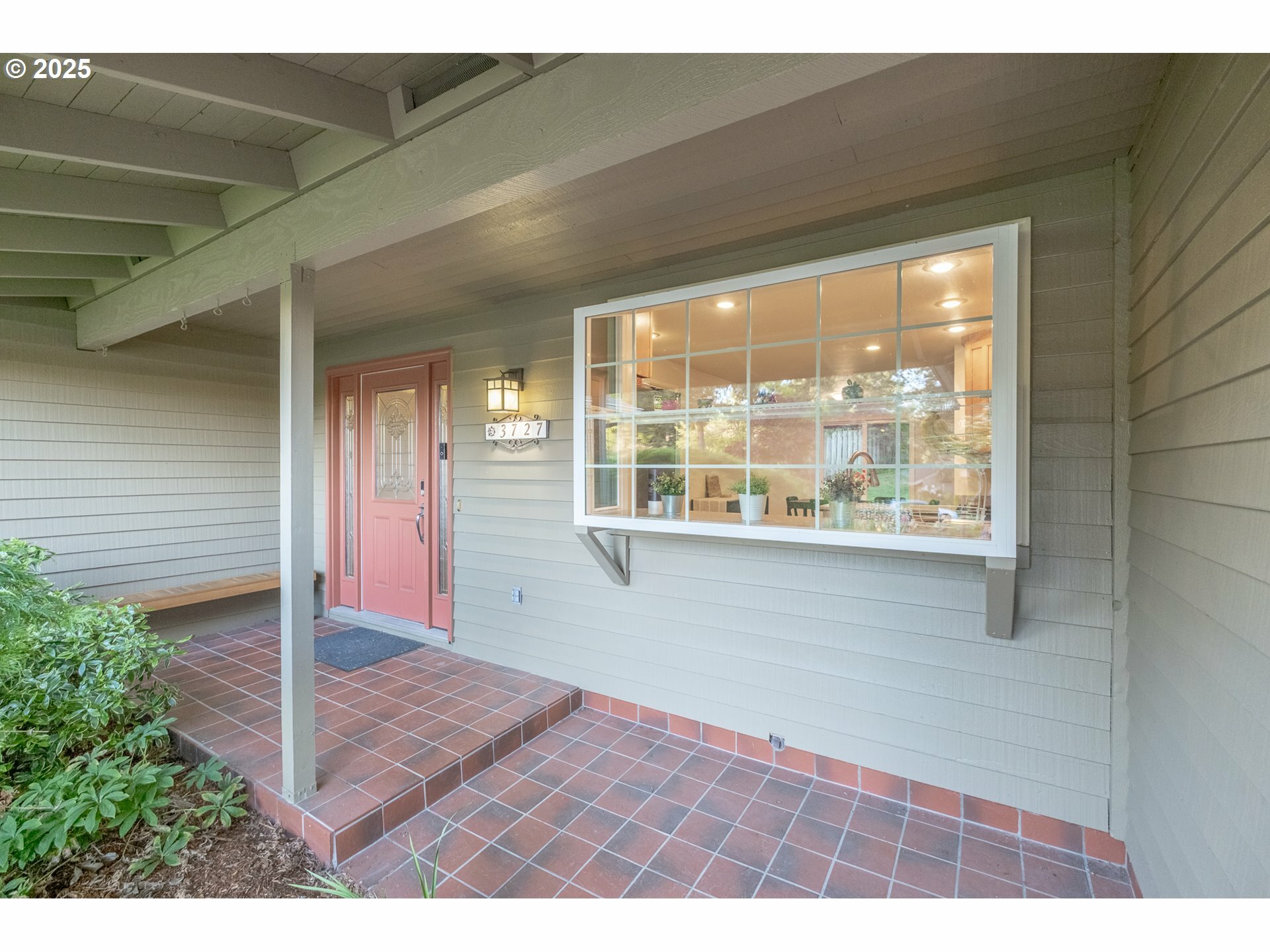 Property Photo: 3727 NW Arrowood Cir OR 97330