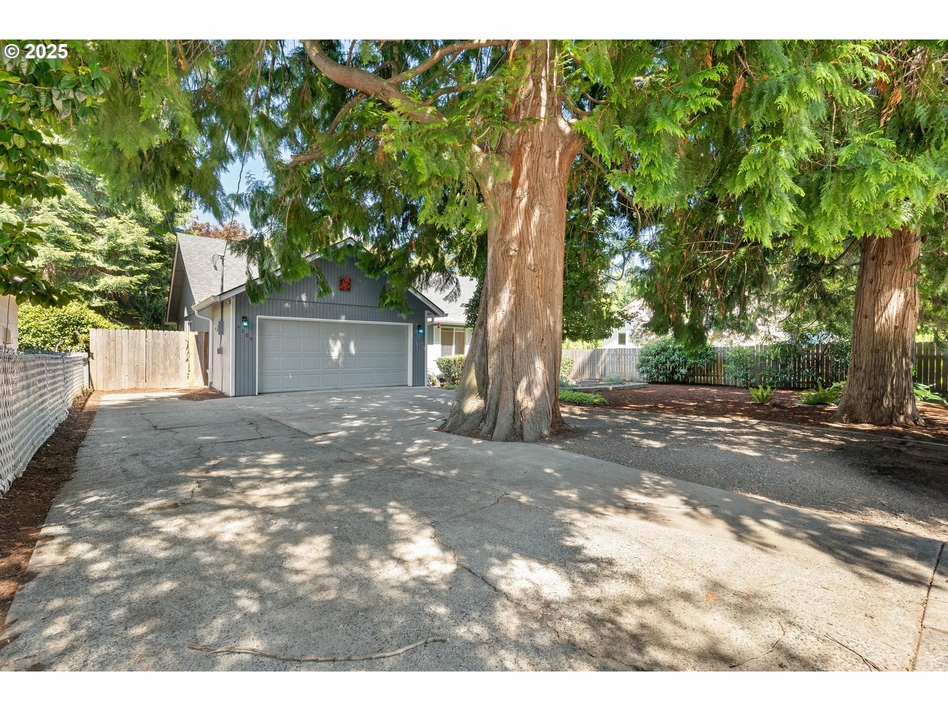 Property Photo: 4309 NE Jarrett St OR 97218
