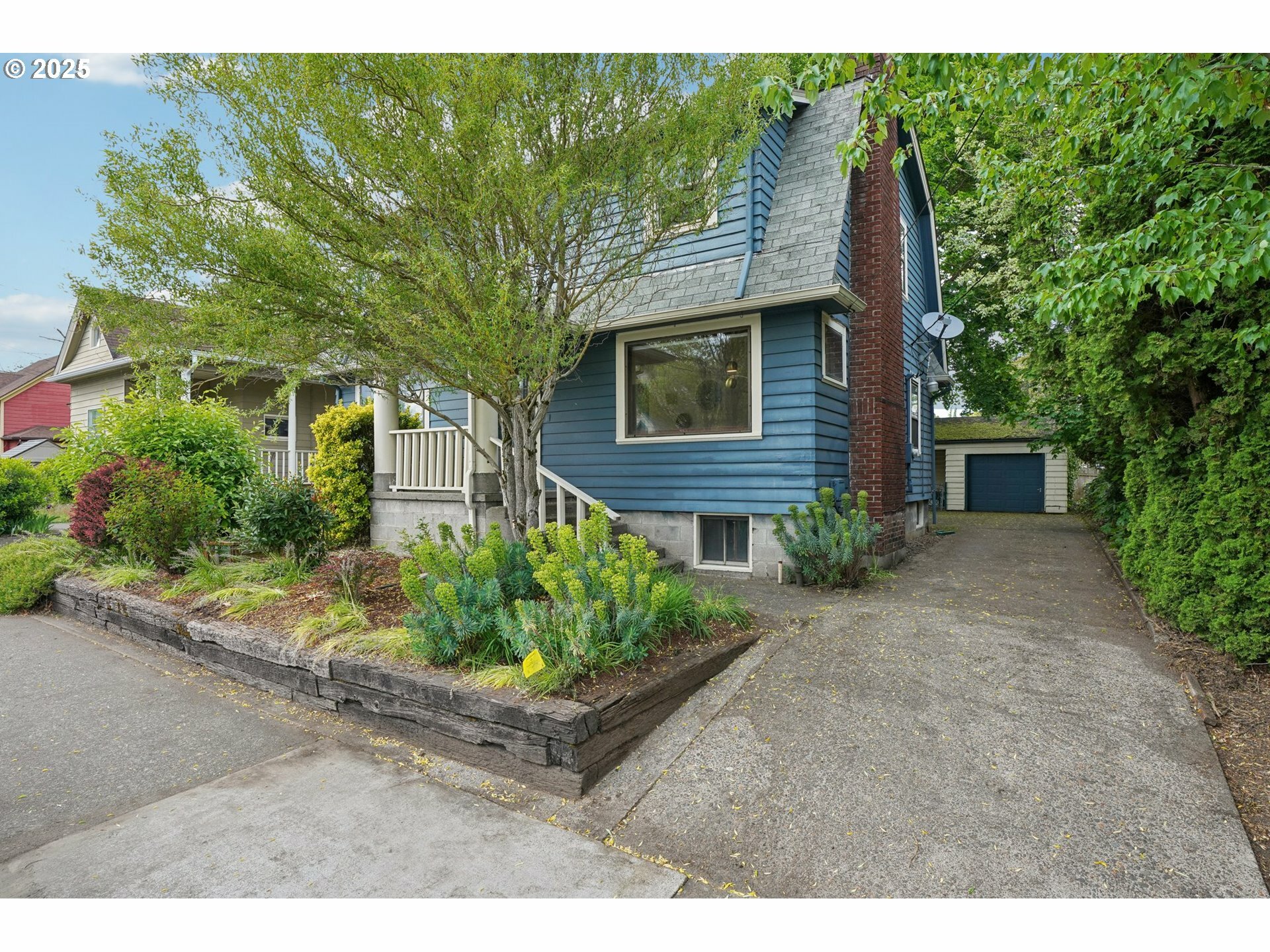 Property Photo: 1535 SE Tacoma St OR 97202