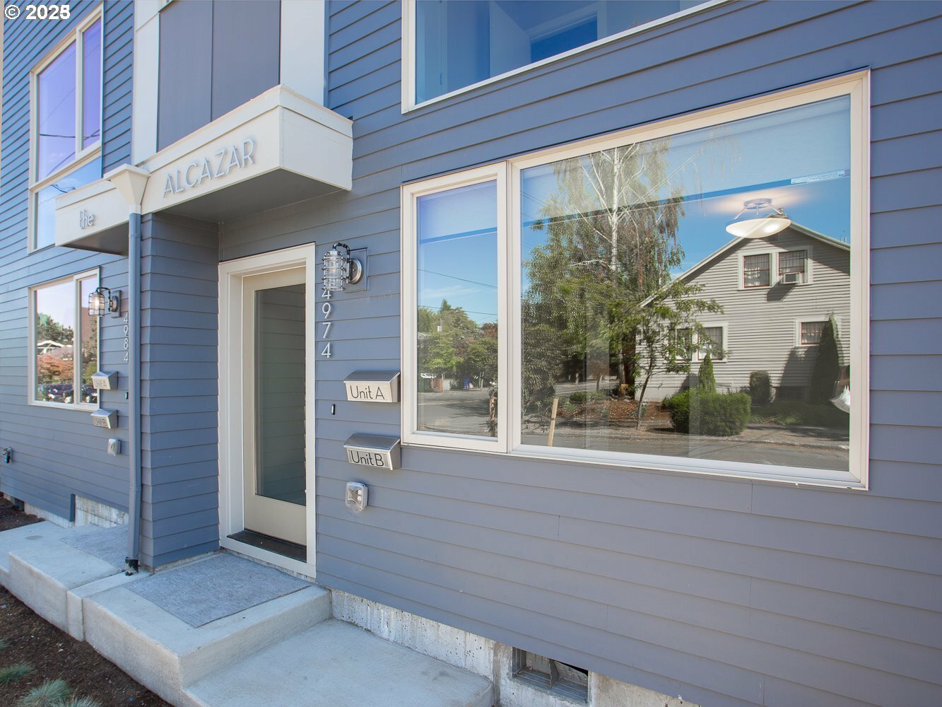Property Photo: 4984 NE 32nd Pl OR 97211