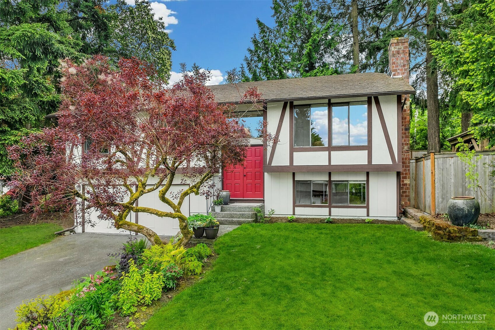 Property Photo: 10601 NE 57th Street WA 98033