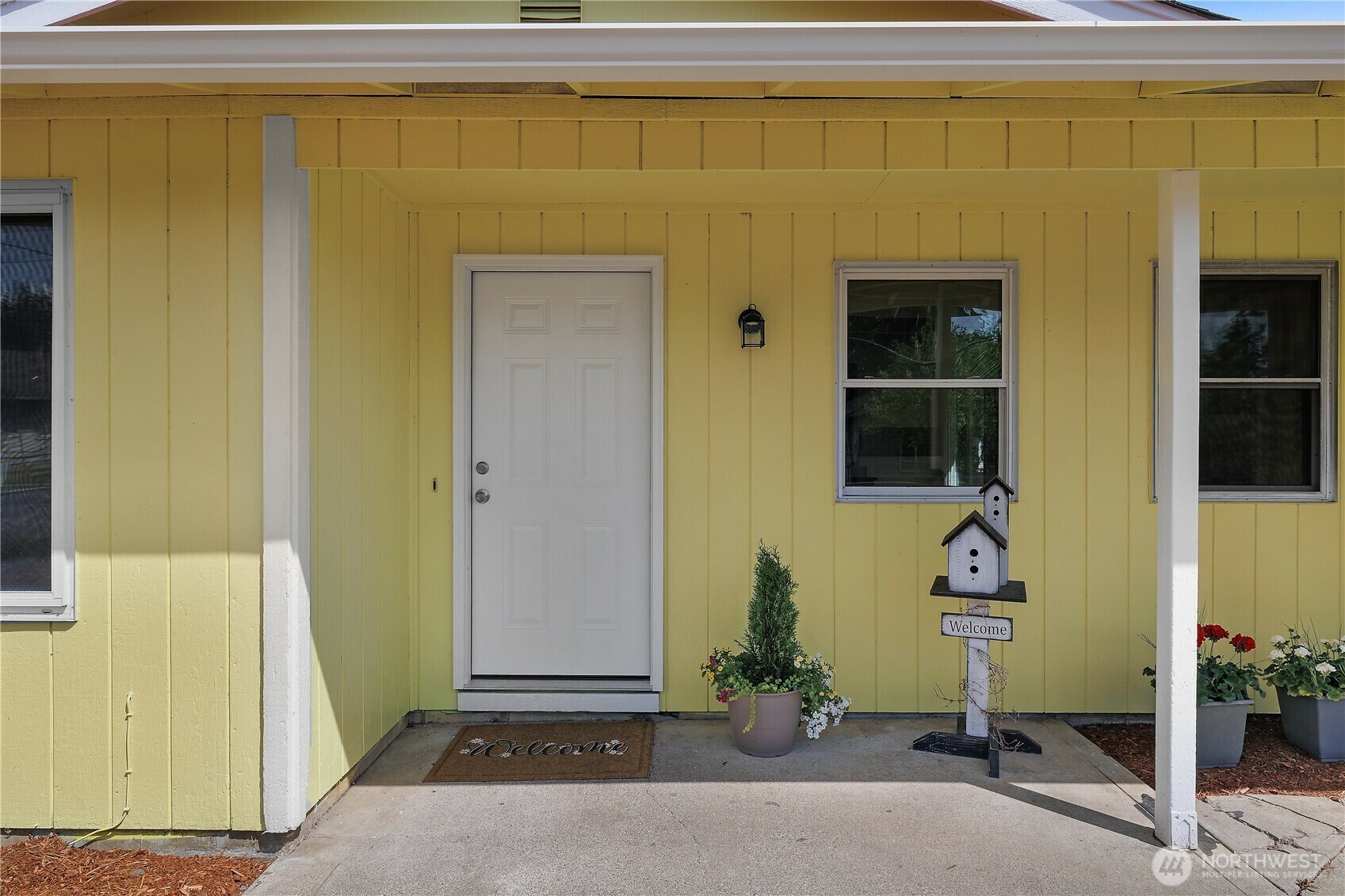 Property Photo: 526 E Arcadia Avenue WA 98584