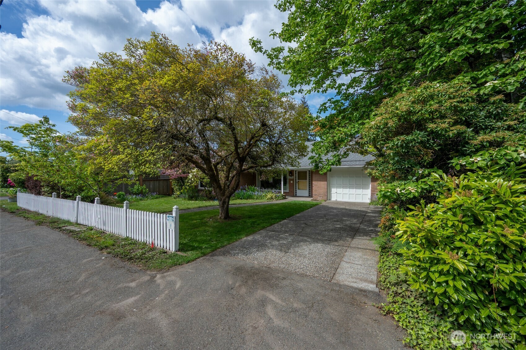 Property Photo: 12749 Palatine Avenue N WA 98133