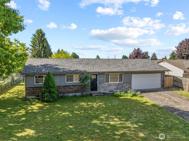 Property Photo:  13005 NE 71st Street  WA 98682 