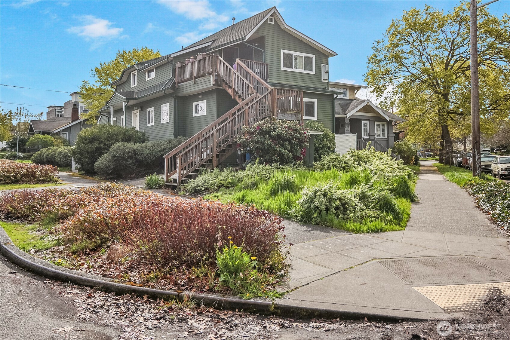 Property Photo: 809 NE 62nd Street WA 98115