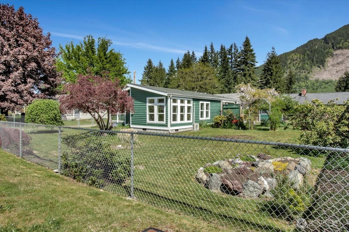 Property Photo: 930 Sauk Avenue WA 98241