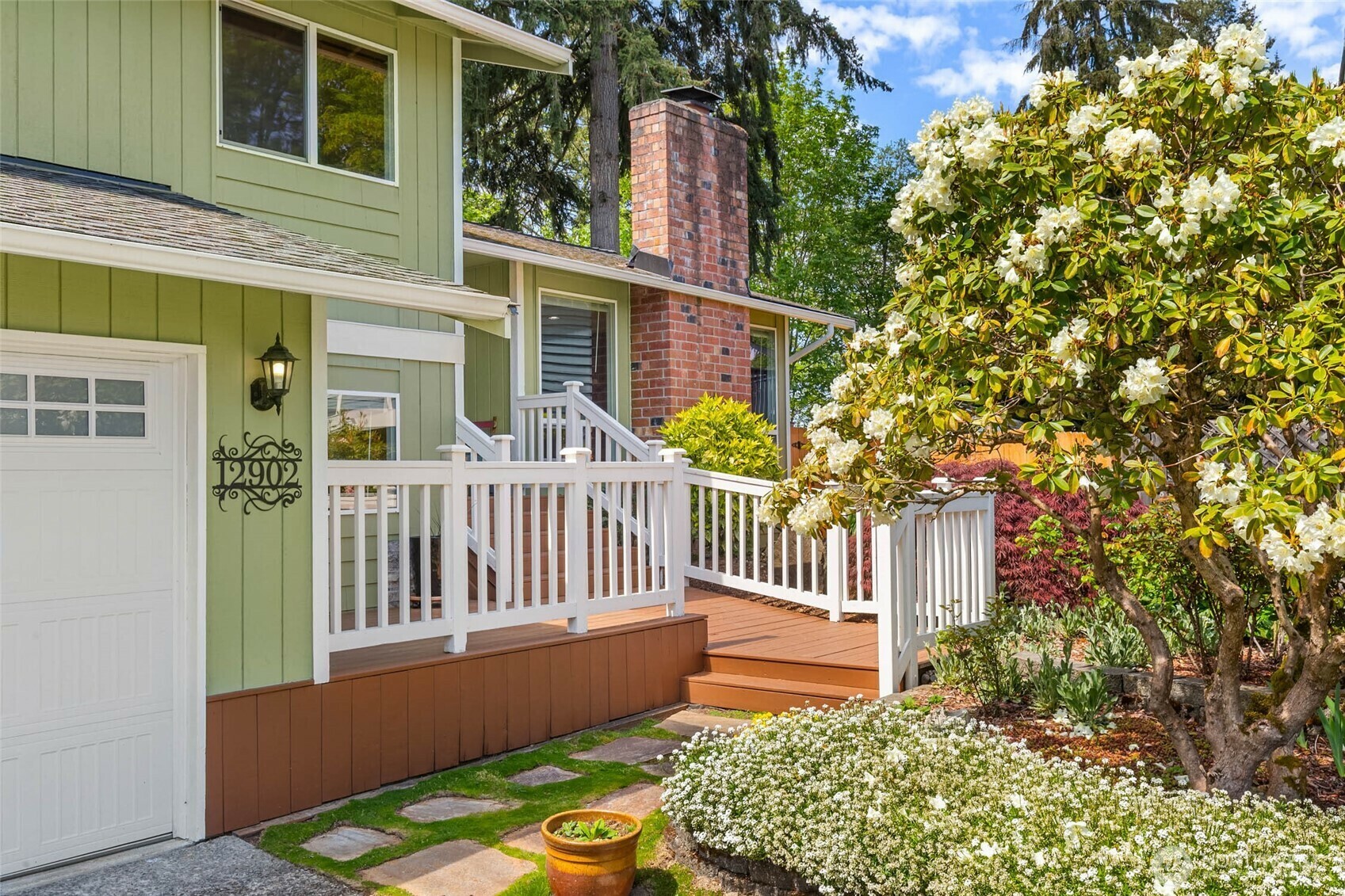 Property Photo: 12902 SE 158th Place WA 98058