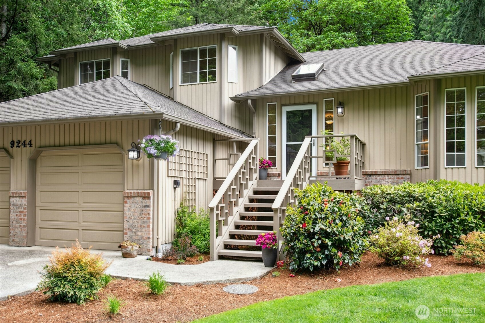 Property Photo: 9244 215th Avenue NE WA 98053